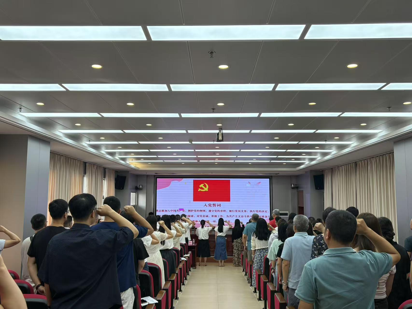 我校举行庆祝建党104周年暨 “七一”表彰大会